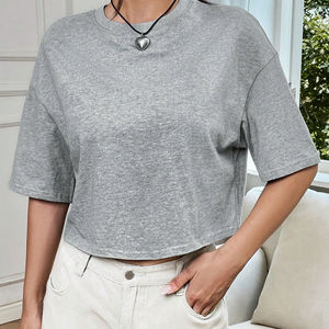 เสื้อยืดครอปท็อปผู้หญิงคุณภาพสูงสำหรับฤดูร้อน ทรงหลวม ปรับแต่งได้ MOQ ต่ำ ราคาสมเหตุสมผล - Product Image 3