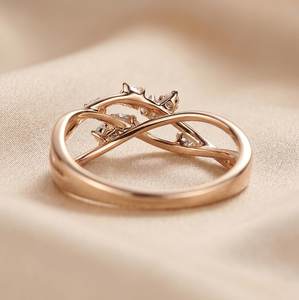 Bague minimaliste en moissanite à taille ronde avec tige torsadée en argent 925 plaqué or rose, cadeau d'anniversaire pour petite amie - Product Image 4