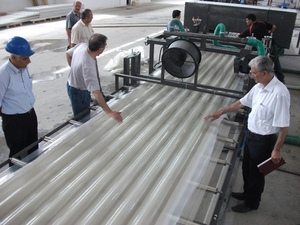 แผ่นหลังคาไฟเบอร์กลาส FRP RHINO TUFF ป้องกันสนิม ป้องกันรังสียูวี ทนทานต่อการกัดกร่อนด้วยสารเคมี เหมาะสำหรับใช้ในโรงงานอุตสาหกรรม อายุการใช้งาน 5 ปีขึ้นไป - Product Image 1