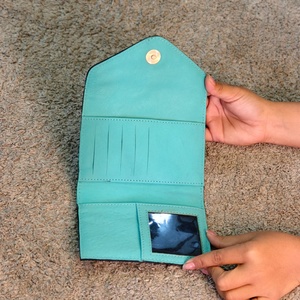 Tarjetero de Cuero 100% Genuino, Tallado a Mano con Diseño Floral y Patrón a Cuadros, Mini Cartera de Bolsillo para Tarjetas - Product Image 4