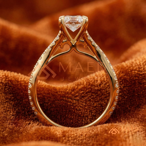 แหวนเพชรทรงรัศมีหรูหรา ดีไซน์วงแหวนแยกส่วน ทำจากทองคำ 18K  แหวนเพชรเม็ดเดี่ยวทรงรัศมีประดับเพชรบนวงแหวนทองคำ - Product Image 3