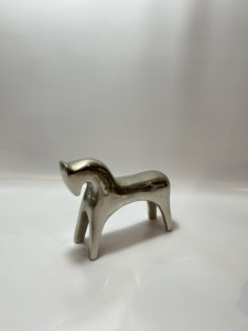 Sculpture de cheval noir moderne, figurine contemporaine, statue animale, décoration d'intérieur, art de table, objet de collection, cadeau de bureau, salon - Product Image 4
