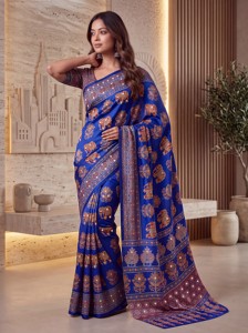 Sari en soie imprimé numérique Ajrak avec broderie miroir véritable, tenue ethnique traditionnelle indienne, idéal pour mariage, fête, ou comme cadeau moderne. - Product Image 3