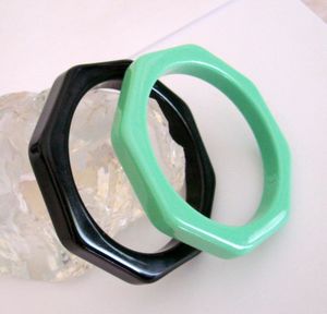 Brazalete de Resina con Forma Personalizada, Negro y Verde Menta, Joyería Artística de Moda, Accesorio Ligero Pintado a Mano de Lujo - Product Image 1