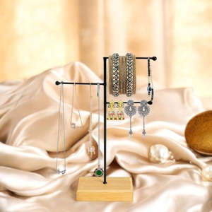 Elegante Exhibidor de Joyería de Dos Niveles con Barras Horizontales, Soporte para Collares y Pendientes, Base Estable, Organizador Compacto y Elegante para Tocador - Product Image 3