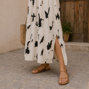 Vestido maxi con estampado abstracto, cuello en V, mangas con volantes y abertura, estilo bohemio, holgado, informal, de verano. - Product Image 4