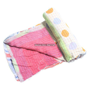 Vente chaude à la main Kantha couette Gudari Kantha couette fournisseur d'or coton imprimé indien pour hôtel usage domestique en gros GD2179 - Product Image 1