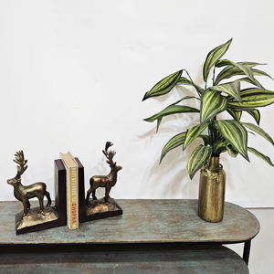 Sculpture de renne classique moderne faite à la main, best-seller, meilleur prix, décoration d'intérieur pour les célébrations de Noël, en métal - Product Image 5