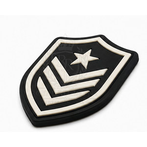 Écussons en caoutchouc PVC couleur personnalisée, badges à logo en relief personnalisés, accessoires vestimentaires flexibles et imperméables pour la vente en gros - Product Image 2