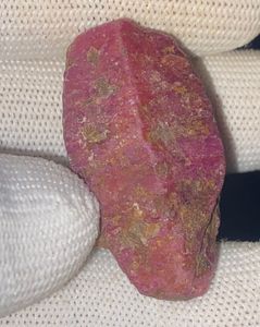 พลอยทับทิมดิบธรรมชาติจากเคนยา เหมืองเฟโมส จอห์น โซล น้ำหนัก 144.90 กะรัต - Product Image 1