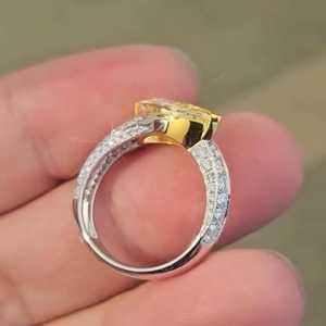 Bague moderne en or blanc 14 carats bicolore avec diamant de laboratoire certifié IGI, taille marquise 2,00 carats, jaune fantaisie, pour petites amies - Product Image 5