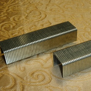 [YOU-ONE <b>Fastening</b> Systems] Corrugated Staples 24.2mm Crown 16 to 32mm Galvanized Wire Chisel Point JK590 Type Staples - Product Image 3