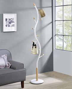 Porte-manteau sur pied minimaliste avec structure en métal blanc et crochets en bois pour rangement d'entrée, design moderne, un seul niveau - Product Image 3