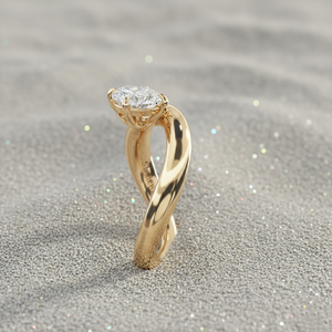 Bague de fiançailles ovale solitaire Stonewels plaquée or |   pour diamant cultivé en laboratoire certifié |   Bijou unisexe de luxe en or jaune 14 carats serti de pierres - Product Image 3