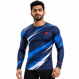 Camiseta transpirable para hombre hecha con materiales ligeros que garantizan comodidad, confianza y libertad de movimiento durante los entrenamientos. - Product Image 1