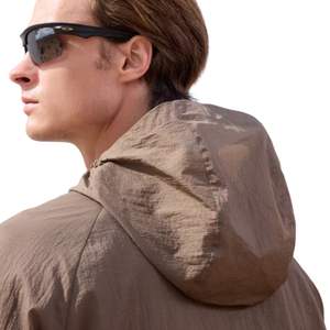 Conjunto de Chaqueta Cortavientos Translúcida y Pantalones Cortos para Hombre, Chaqueta Cortavientos Ligera con Capucha y Cintura Elástica, Ropa Deportiva de Moda para Actividades al Aire Libre - Product Image 3