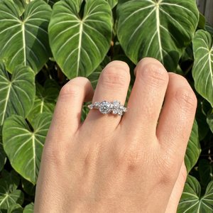 Bague en argent 925 avec moissanite ronde brillante, bijou élégant et étincelant, collection de cadeaux tendance - Product Image 2