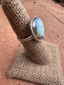 Bague artisanale en turquoise Golden Hills en argent sterling taille 6, bijou statement bohème du sud-ouest, cadeau artisanal en pierre précieuse pour elle - Product Image 2
