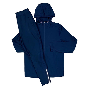 Conjunto de Chaqueta con Capucha, Pantalones Cortos y Camiseta de Trabajo, Unisex, Transpirable, de Poliéster, en Verde Menta y Negro - Product Image 1