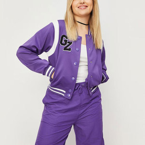 Chaqueta Varsity Corta Personalizada para Mujer con Bordado y Patrón de Camuflaje, Relleno de Algodón Transpirable, Ropa Deportiva de Alta Calidad - Product Image 4