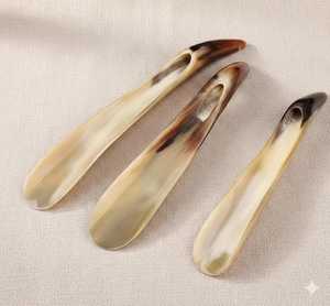 Chausse-pied artisanal en corne de buffle de qualité supérieure, long et pratique pour un enfouissement fluide des chaussures, idéal pour les voyages et la maison - Product Image 1