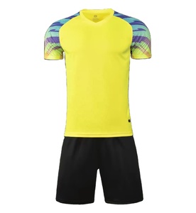 Ensemble maillot et short de football personnalisés 100 % polyester sublimé, séchage rapide, respirant, manches courtes, uniforme d'entraînement d'équipe - Product Image 6