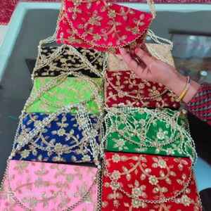 Bolso de Mano de Terciopelo Bordado a Mano en India para Mujer, Recuerdo de Boda, Regalos para Haldi, Mehndi, Inauguración de Casa - Product Image 1