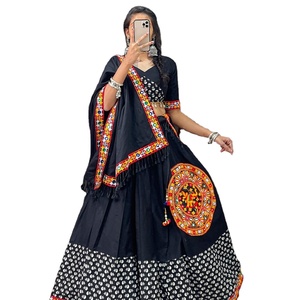 ชุดเลเฮนกาโชลีแบบดั้งเดิมของอินเดีย สำหรับงานการ์บา นาวราตรี ชุดเลเฮนกาโชลีสีดำพิเศษ - Product Image 1