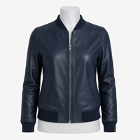 Veste en cuir matelassée pour femme, coupe contemporaine, texture lisse, écologique, imperméable, réversible, polyvalente, décontractée