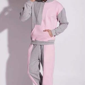 Chándal con Capucha Personalizable en Dos Tonos Rosa y Gris, Chándal Cálido para Usar en Invierno - Product Image 1