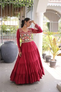 Hermoso vestido de Navratri en georgette con trabajo de patchwork y borde de encaje. Fabricante y proveedor de Surat a precio mayorista. - Product Image 6