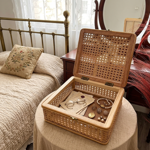Boîte de rangement en rotin tressé faite à la main avec couvercle, organiseur en cannage pour bijoux, souvenirs et décoration intérieure - Product Image 4