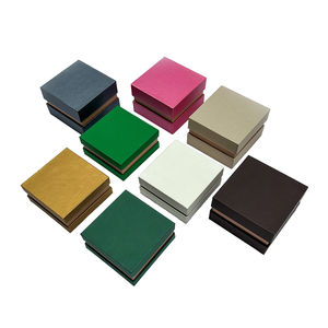 Logotipo personalizado del diseñador superior 95x95x45mm joyero de papel cuadrado exquisito regalo de cartón para cumpleaños fiesta de aniversario de boda - Product Image 1