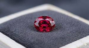 Atractiva Gema de Granate Rojo en Forma Ovalada de 7x5mm, Corte Facetado, Suministro a Granel a Precio de Mayoreo - Product Image 2