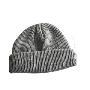 Bonnet en tricot personnalisé de marque privée en couleur en gros Bonnet de pêcheur à manchettes courtes avec logo pour hommes - Product Image 2