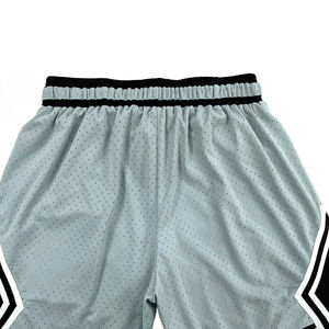 Shorts de basketball premium pour hommes, uniforme d'équipe professionnel, tissu respirant, équipement sportif léger, coupe ajustée, haute qualité - Product Image 3