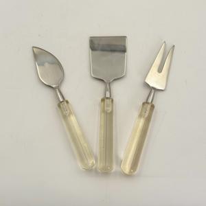 Juego de 3 Cuchillos y Rebanadores de Queso con Mango de Resina Transparente, Acero Inoxidable con Acabado Espejo para Uso en la Cocina y Mesa del Hogar - Product Image 2