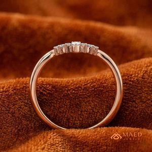 Anillo de compromiso en forma de V con moissanita talla marquesa de plata de ley chapada en oro rosa para mujer, de lujo, estilo nupcial gujarati - Product Image 3