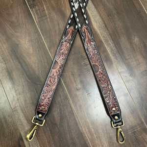 Diseño de fabricación profesional, correa de guitarra de cuero mecanizada a mano, cuero de vaca, correas de hombro ajustables de alta calidad - Product Image 4