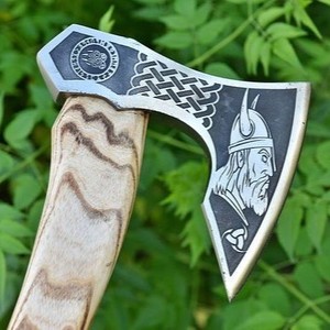 Hache Viking Odin forgée à la main, hache à barbe, hache-tomahawk, manche en bois, outil de fendage de bois pour l'extérieur, camping, OEM ODM personnalisé - Product Image 1