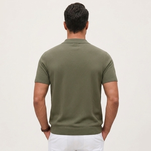 Polo pour homme offrant un confort respirant, une construction légère et une qualité supérieure pour les réunions de bureau, les voyages et les week-ends. - Product Image 2