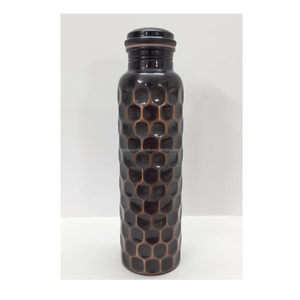 Bouteille d'eau authentique en cuivre pur avec finition polie et lisse et bouchon hermétique pour une utilisation quotidienne sécurisée de l'eau. - Product Image 2