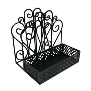 Support de porte-serviettes en métal noir avec motif en spirale et panier de rangement - Product Image 6
