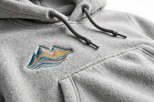 Conjunto Deportivo de Dos Piezas con Sudadera con Capucha y Pantalones Jogger de Forro Polar Ecológico con Estampado Invernal, Atuendo Informal - Product Image 3