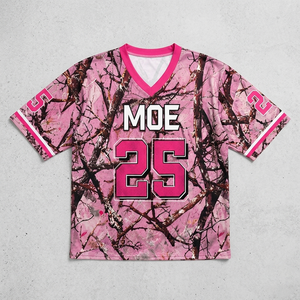 Camiseta de Fútbol Americano Unisex con Estampado de Camuflaje Rosa, Estilo Vintage, Hombros Caídos, Personalizable con Gráficos - Product Image 4