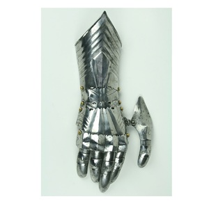 Guantes de Protección Metálicos Estilo Guerrero Histórico, Diseñados para Festivales Medievales, Reenactaciones y Producciones Teatrales - Product Image 5