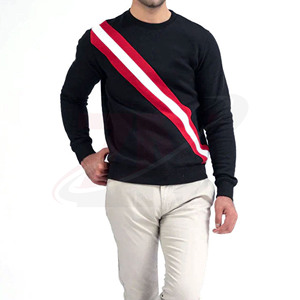 Suéter de Punto con Cuello Redondo y Logotipo Estampado en la Parte Delantera, Color Negro, con Raya Diagonal Roja y Blanca, Corte Regular, Calidad de Marca Casual - Product Image 1