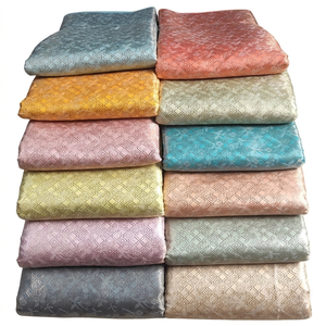 Tissu de soie brocart de qualité supérieure avec de riches motifs tissés, texture élégante et allure luxueuse pour la confection de vêtements, la décoration et la mode. - Product Image 1