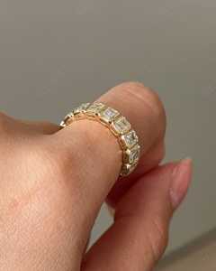 Bague demi-éternité en diamant émeraude de laboratoire de 3,50 carats, sertie de diamants émeraude, alliance de mariage certifiée IGI - Product Image 5