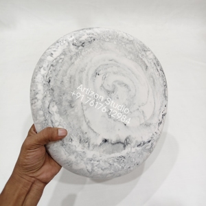 Plateau en résine artisanal Brume Océanique avec tourbillons bleus et verts pour intérieurs côtiers et réceptions haut de gamme - Product Image 4